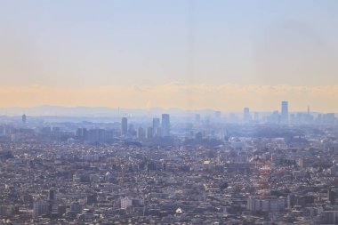 Modern bir şehrin 10 Aralık 2024 Skyline 'ı uzun gökdelenlerin bir karışımını sergiliyor