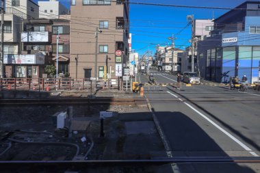 9 Aralık 2024 Tuğla Binalı Şehir Sokak Sahnesi