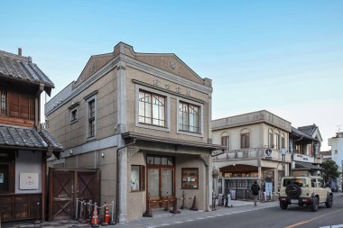 9 Aralık 2024 'te simetrik bir cephe ve süsleme içeren tarihi bina