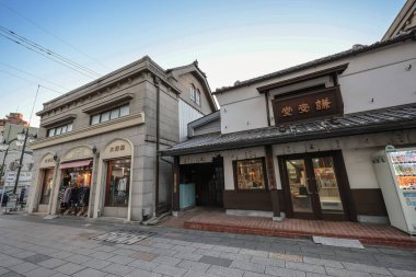 9 Aralık 2024 'te simetrik bir cephe ve süsleme içeren tarihi bina