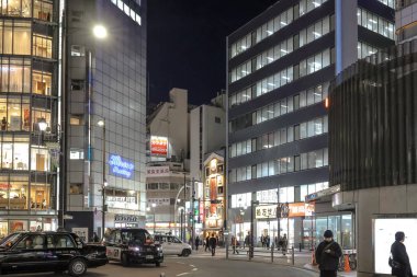 9 Aralık 2024 Ikebukuro Tokyo 'nun hareketli caddesi.