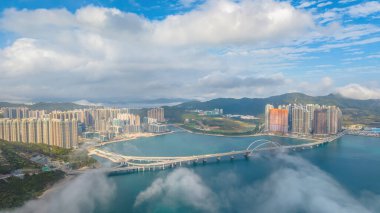 Hava perspektifi komşu kentsel manzarayı gösteriyor