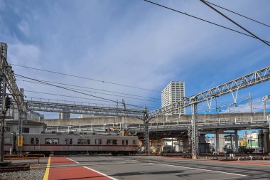 8 Aralık 2024 tren yolu geçişi, üst raylar, banliyö yolları