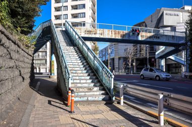 6 Aralık 2024 Vurgulanan bir kentsel yaya köprüsü