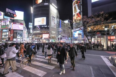 8 Aralık 2024 Canlı şehir kavşağı gece aydınlandı