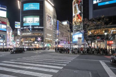 8 Aralık 2024 Canlı şehir kavşağı gece aydınlandı