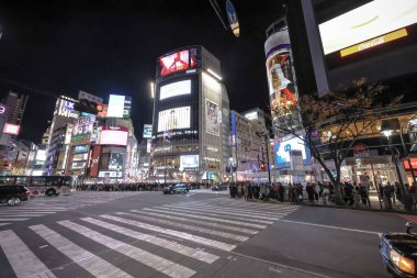 8 Aralık 2024 Canlı şehir kavşağı gece aydınlandı