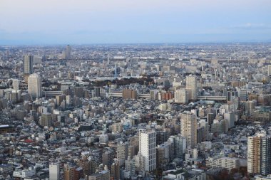 6 Aralık 2024 Gökdelenler ve yerleşim yapılarıyla dolu geniş bir şehrin panoramik görüntüsü