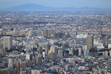6 Aralık 2024 Gökdelenler ve yerleşim yapılarıyla dolu geniş bir şehrin panoramik görüntüsü