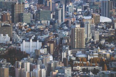 6 Aralık 2024 yukarıdan çekilen canlı şehir manzarası yoğunluğu gösteriyor