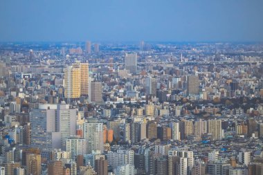 6 Aralık 2024 Modern metropolün yoğun ufuk çizgisini çok sayıda görüntüleme