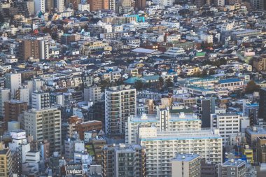 6 Aralık 2024 yoğun kentsel alan konut binaları ve şehir planlama.