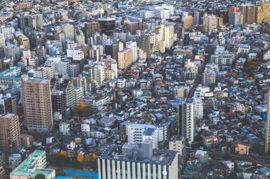 6 Aralık 2024 yoğun kentsel alan konut binaları ve şehir planlama.