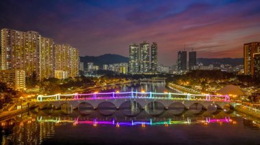 22 Aralık 2024 Parlak bir şehir manzarası sergileniyor,