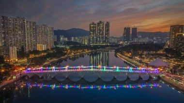 22 Aralık 2024 Parlak bir şehir manzarası sergileniyor,