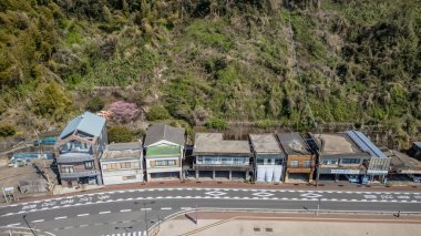 23 Mart 2025 'te çeşitli mimari tasarımları olan evler