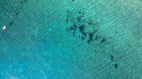 23 Mart 2025 Büyüleyici bir şekilde canlı turkuaz suları gösteriyor