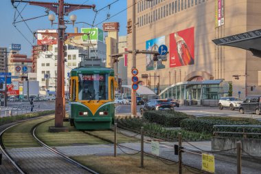 23 Mart 2025 Geleneksel sarı ve yeşil renkli tramvay