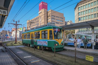 23 Mart 2025 Geleneksel sarı ve yeşil renkli tramvay