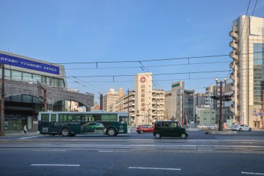 23 Mart 2025 Geleneksel sarı ve yeşil renkli tramvay