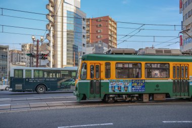 23 Mart 2025 Geleneksel sarı ve yeşil renkli tramvay