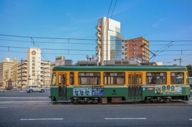 23 Mart 2025 Geleneksel sarı ve yeşil renkli tramvay