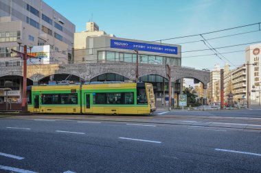 23 Mart 2025 Geleneksel sarı ve yeşil renkli tramvay