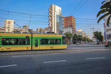 23 Mart 2025 Geleneksel sarı ve yeşil renkli tramvay