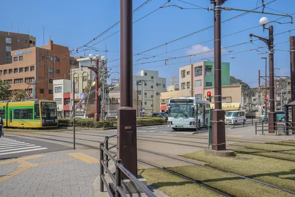 23 Mart 2025 Canlı sarı ve yeşil tramvaylı Şehir Tren İstasyonu