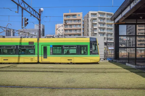 23 Mart 2025 Canlı sarı ve yeşil tramvaylı Şehir Tren İstasyonu