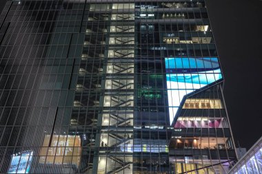 7 Aralık 2024 Shibuya Binası Tokyo Gece Hayatı