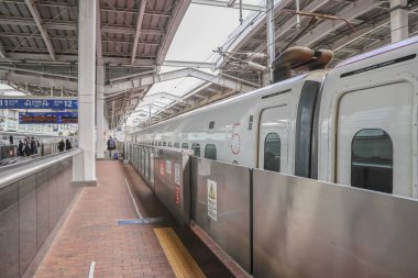 24 Mart 2025 gösterişli ve modern yüksek hızlı tren kapalı bir yere yerleştirildi.