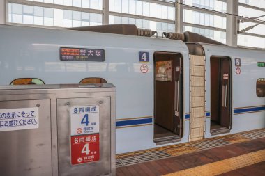 24 Mart 2025 gösterişli ve modern yüksek hızlı tren kapalı bir yere yerleştirildi.