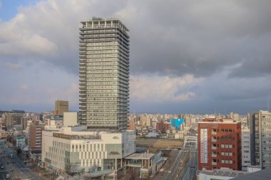 24 Mart 2025 Bir mimari mucize, yüksek binalar arasında duruyor