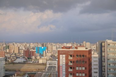 24 Mart 2025 Bir mimari mucize, yüksek binalar arasında duruyor