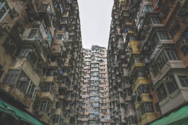 13 Nisan 2025 Metropolitan Bölgesi 'ndeki yoğun apartman manzarası