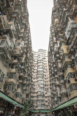 13 Nisan 2025 Metropolitan Bölgesi 'ndeki yoğun apartman manzarası