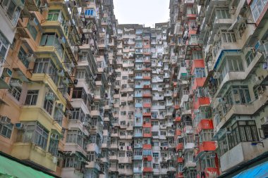 13 Nisan 2025 Metropolitan Bölgesi 'ndeki yoğun apartman manzarası