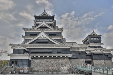 24 Mart 2025 Geleneksel bir Japon şatosunun manzarası