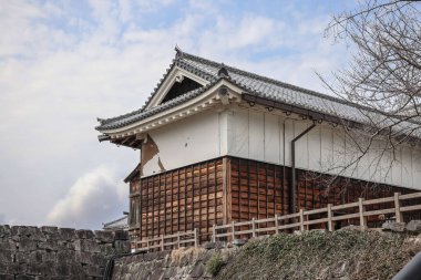 24 Mart 2025 Japon tarihi binası ahşap bir yapı sergiliyor.