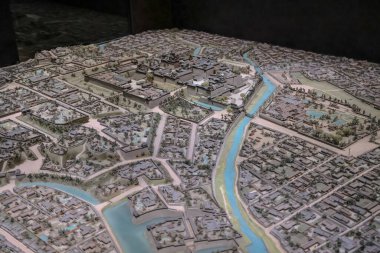 24 Mart 2025 Geleneksel bir Japon kalesini gösteren detaylı bir model.
