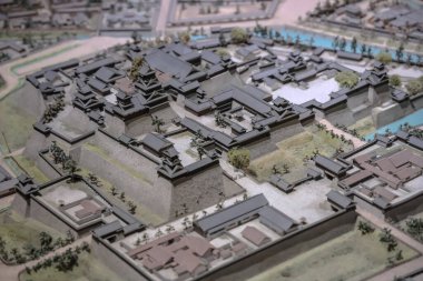 24 Mart 2025 Geleneksel bir Japon kalesini gösteren detaylı bir model.