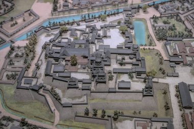 24 Mart 2025 Geleneksel bir Japon kalesini gösteren detaylı bir model.