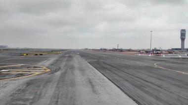 Hong Kong Havaalanı 'ndaki Long Runway ve uçakları, 29 Mar, 2025
