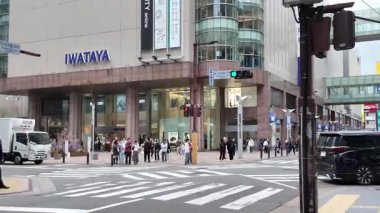 29 Mart 2025 'te Fukuoka' nın Tenjin ilçesi kalabalıklaştı.