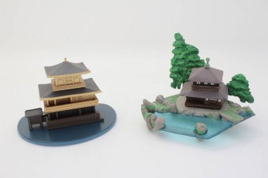 İki karmaşık Japon tapınağı minyatürünün temsili,
