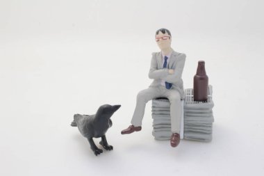 Resmi bir işadamı figürüne sahip minyatür heykel,
