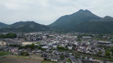 Yufuin köyünün havadan görünüşü, Oita ken Yufu şehri, 15 Mayıs 2024