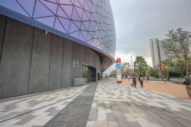 Çağdaş mimari büyük kubbe şekilli bir bina sergiliyor