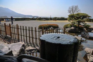 23 Mart 2025 Güzelce döşenmiş geleneksel Japon bahçesi